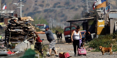 En medio de billonaria riqueza de empresas salmoneras, Chiloé empobrece y deteriora su calidad de vida